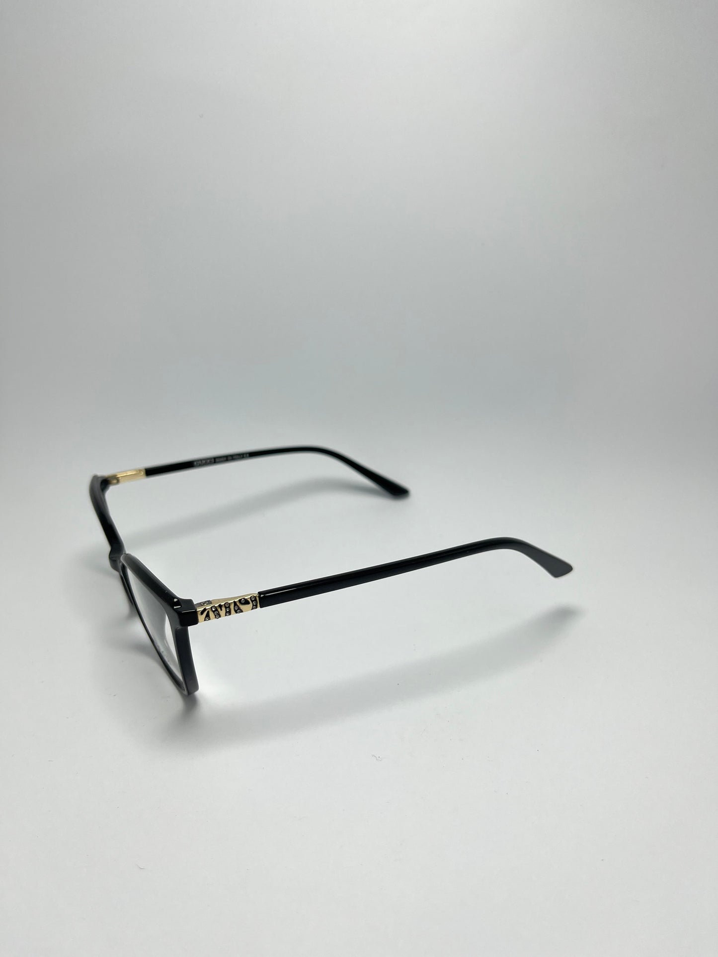 GUCCI CAT EYE PLASTIC FRAME FOR WOMEN