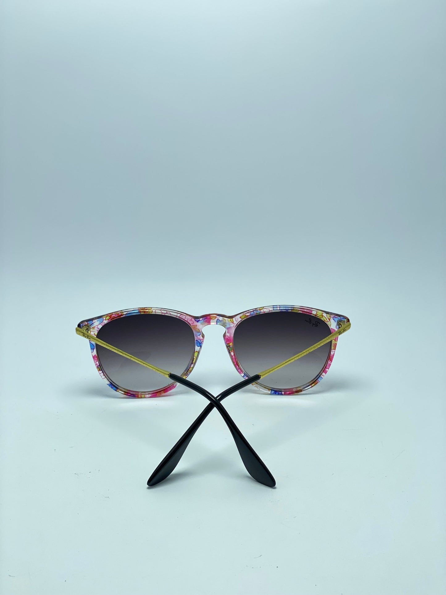 Latest Ray-Ban women Sunglasses - Best designer fashion goggles for Women.