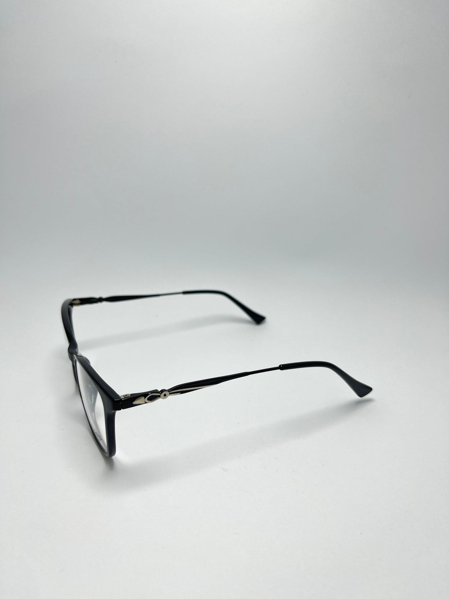 DUEISND CAT EYE PLASTIC FRAME FOR WOMEN