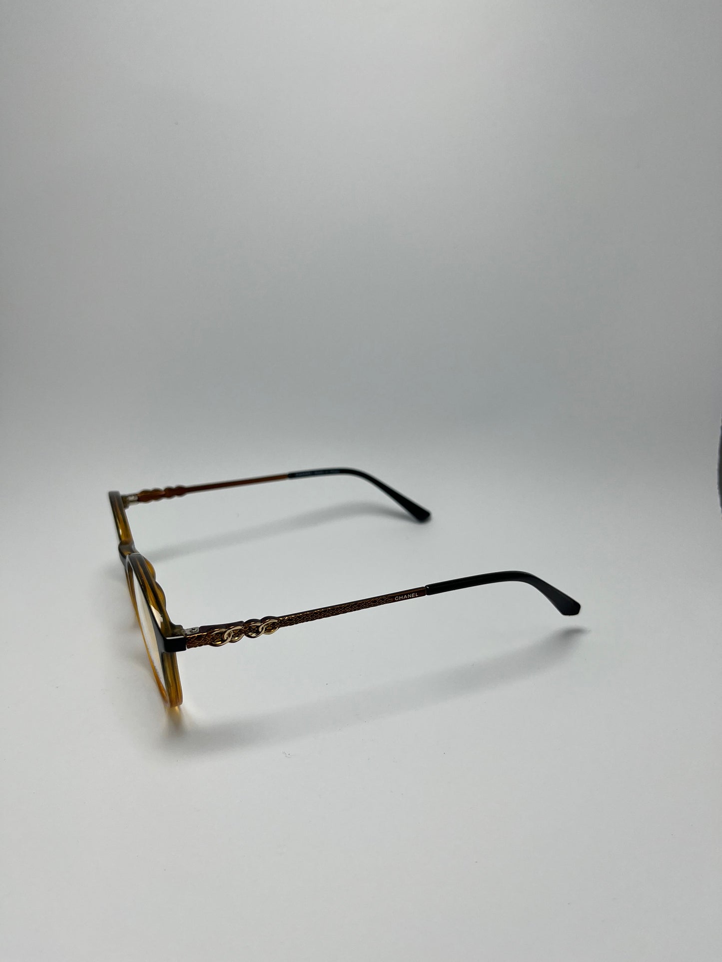 CHANEL ROUNDED PLASTIC FRAME FOR WOMEN