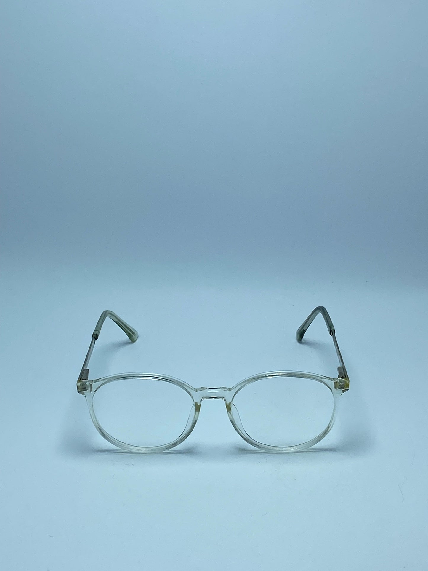 ROUNDED TRANSPARENT PLASTIC FRAME FOR WOMEN