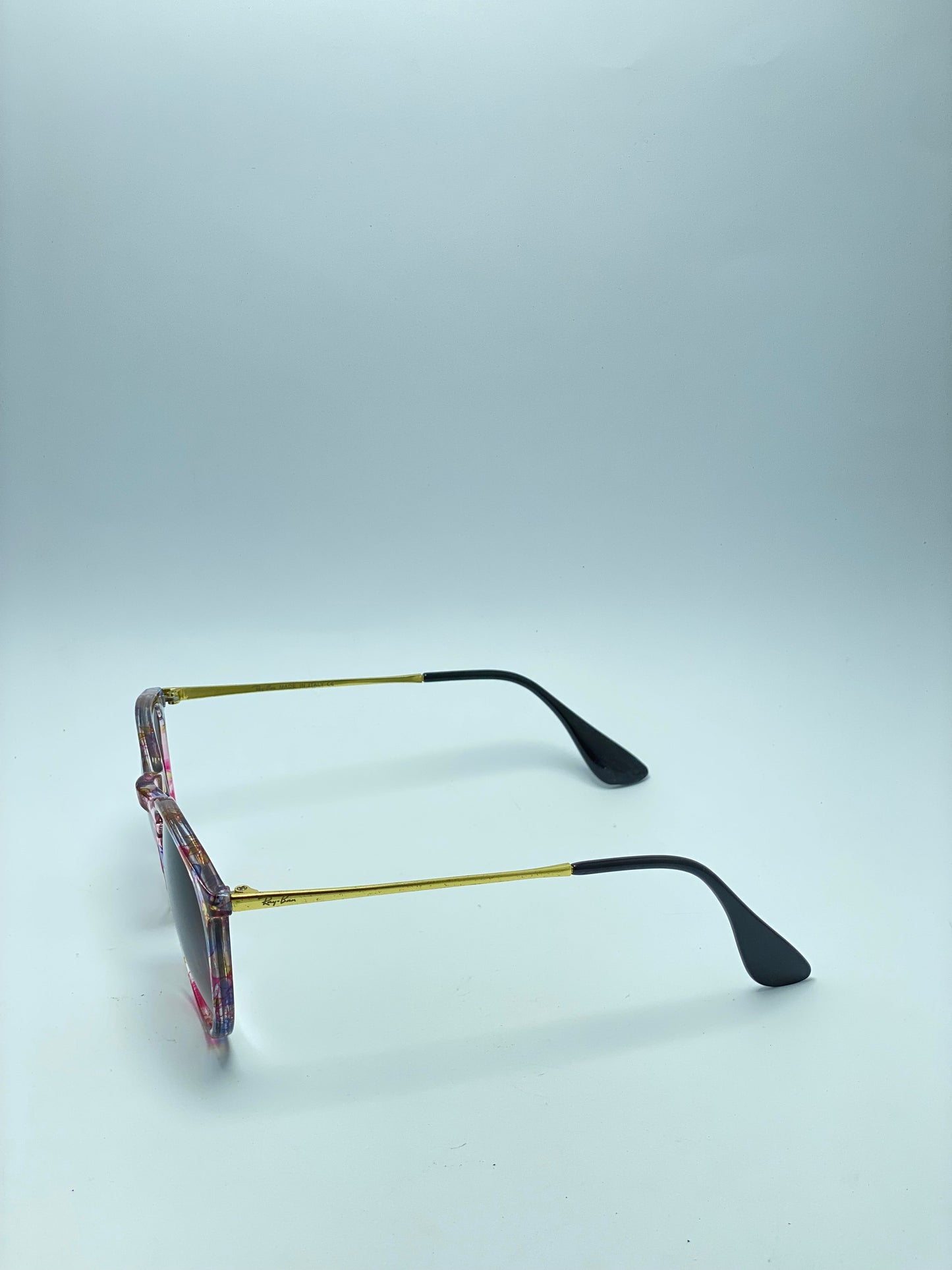 Latest Ray-Ban women Sunglasses - Best designer fashion goggles for Women.